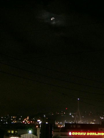 2015年4月4日の月食。19時55分那覇市で撮影