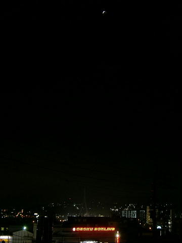 2015年4月4日の月食。20時35分那覇市で撮影