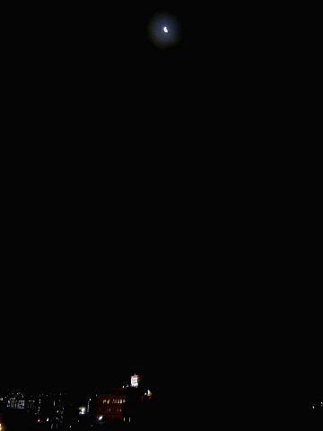 2015年4月4日の月食。22時20分那覇市で撮影